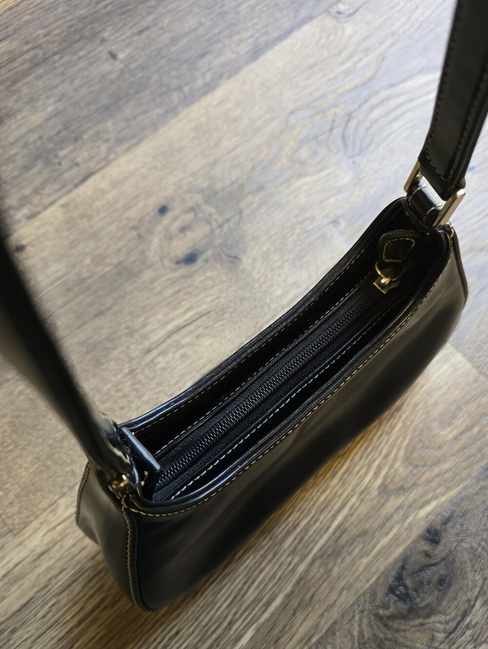 Liz Claiborne Mini Black Shoulder Bag - Picture 3 of 11